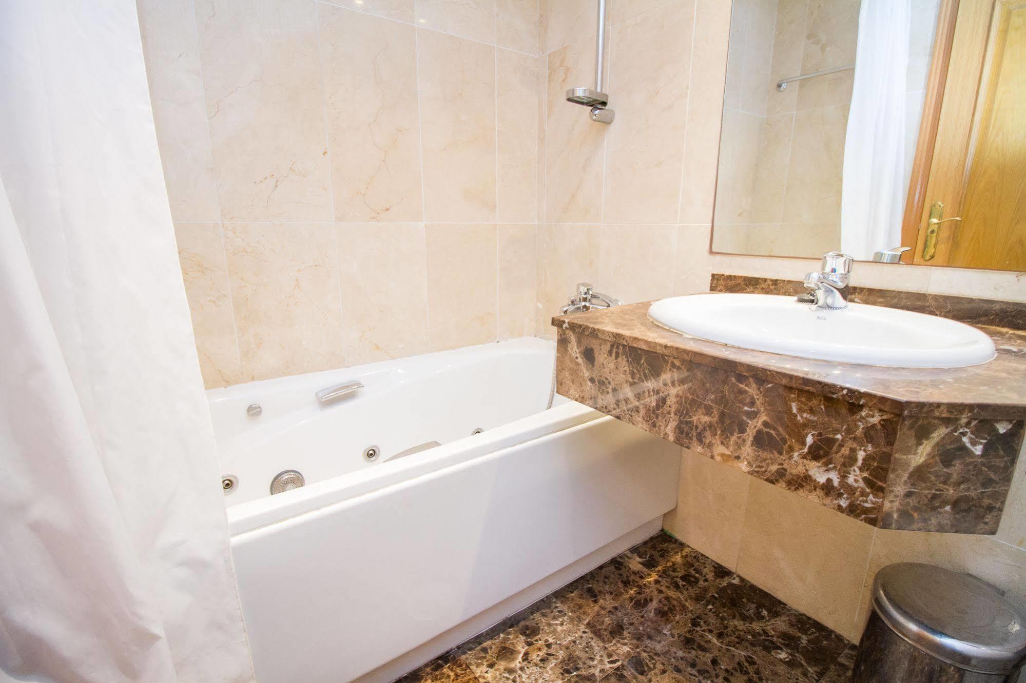 Alfonso Reyes Apartment - Malaga Harbour Eksteriør bilde
